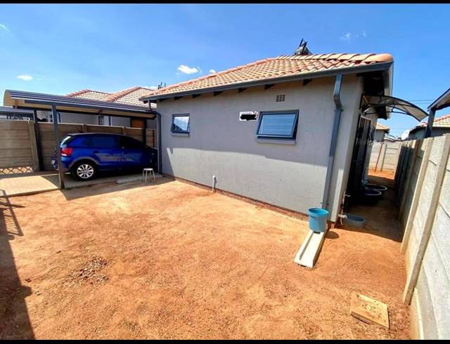 2 BEDROOM HOUSE FOR SALE IN PROTEA GLEN